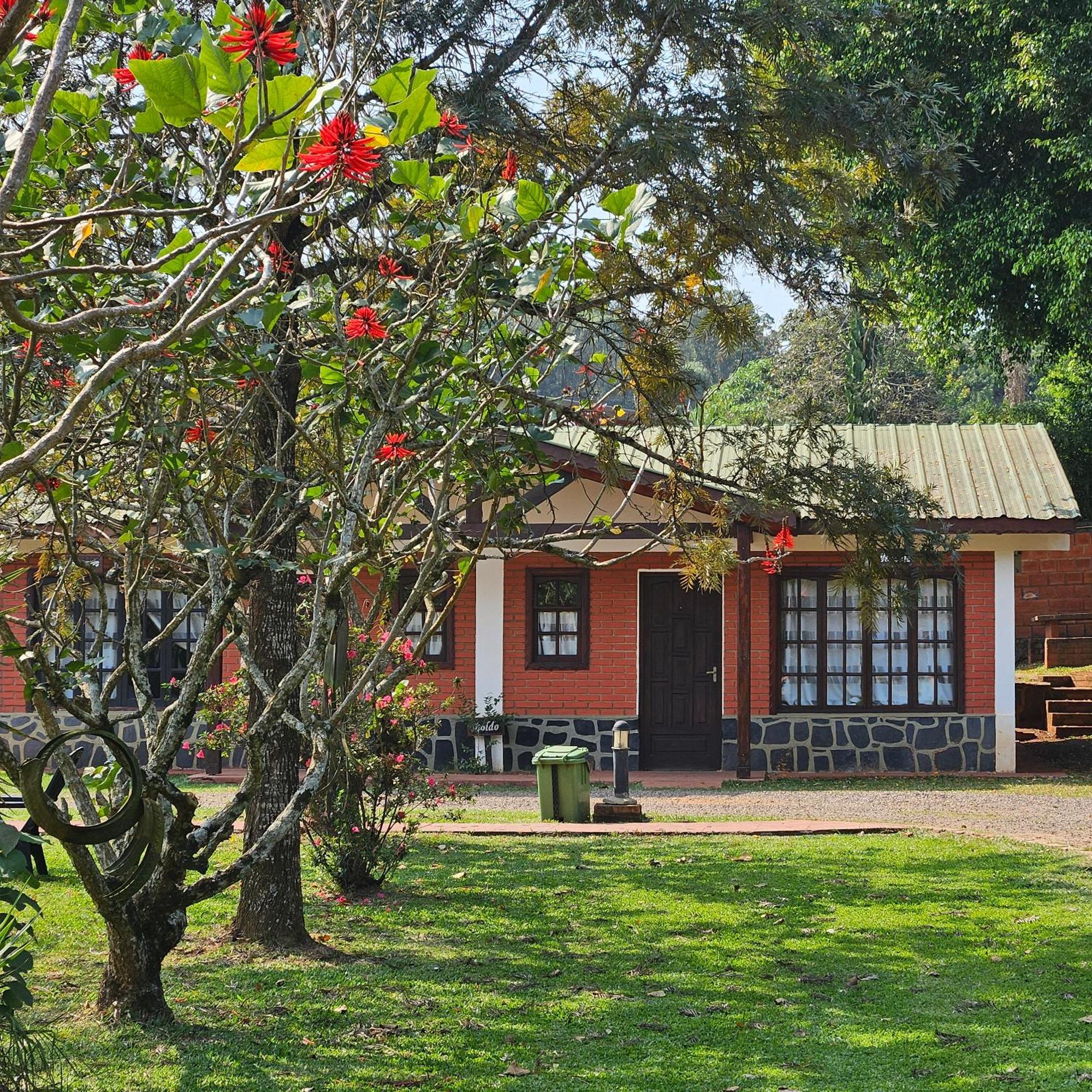 Cabanas El Refugio Del Mensu Puerto Iguazu Exterior photo
